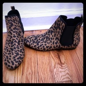 Old Navy Leopard Print Woman Boots size 8